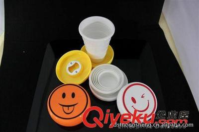 笑臉帶開瓶器伸縮杯 國平鴻盛塑料制品廠的創(chuàng)新實(shí)用產(chǎn)品